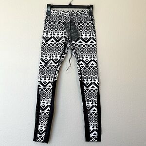 Fitwear New Zealand Aztec Black and White Tribal  Leggings size 2 (Xs) New